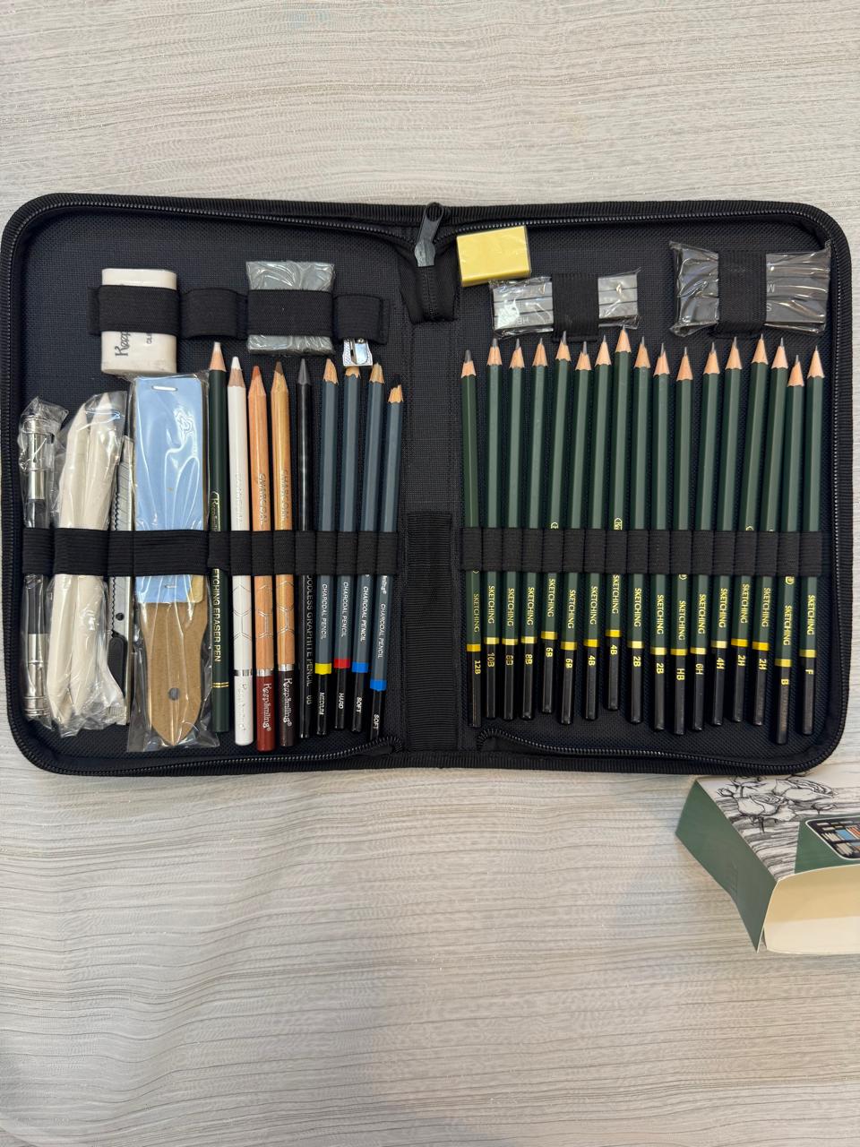 Keep Smiling 42 Pcs Professional Sketch & Drawing Set