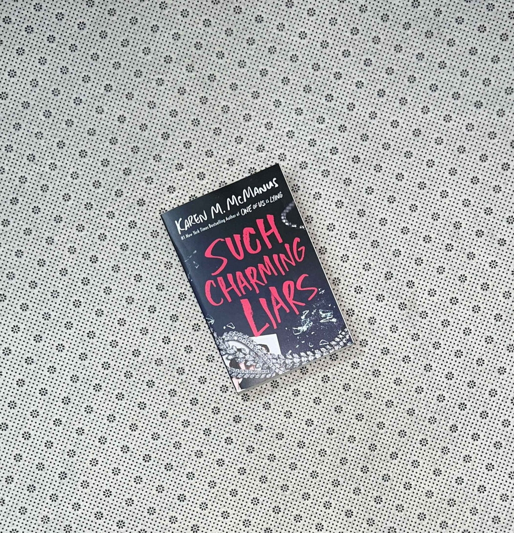 Such Charming Liars english Book by Karen M. McManus